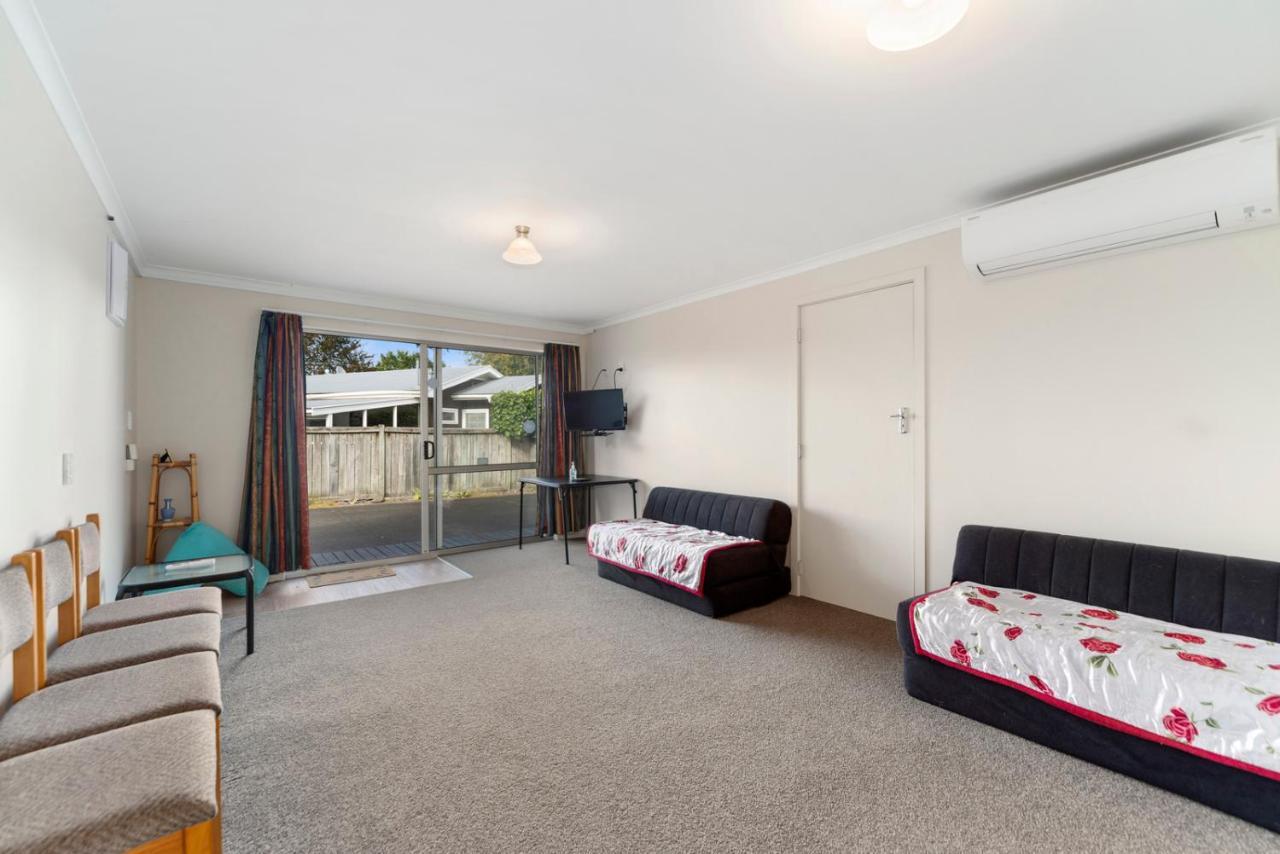 Rainbow Lake House - Lake Taupo Holiday Home Екстер'єр фото