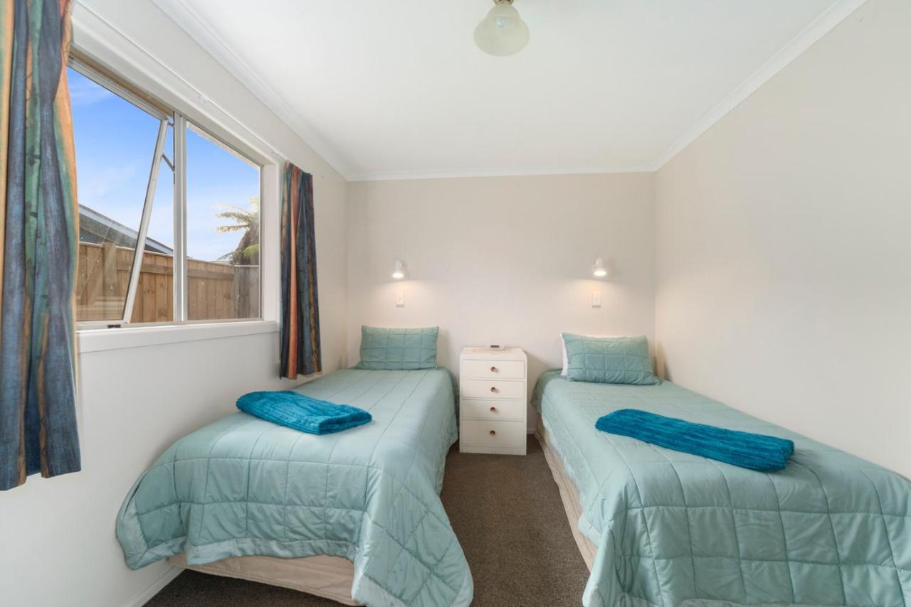 Rainbow Lake House - Lake Taupo Holiday Home Екстер'єр фото