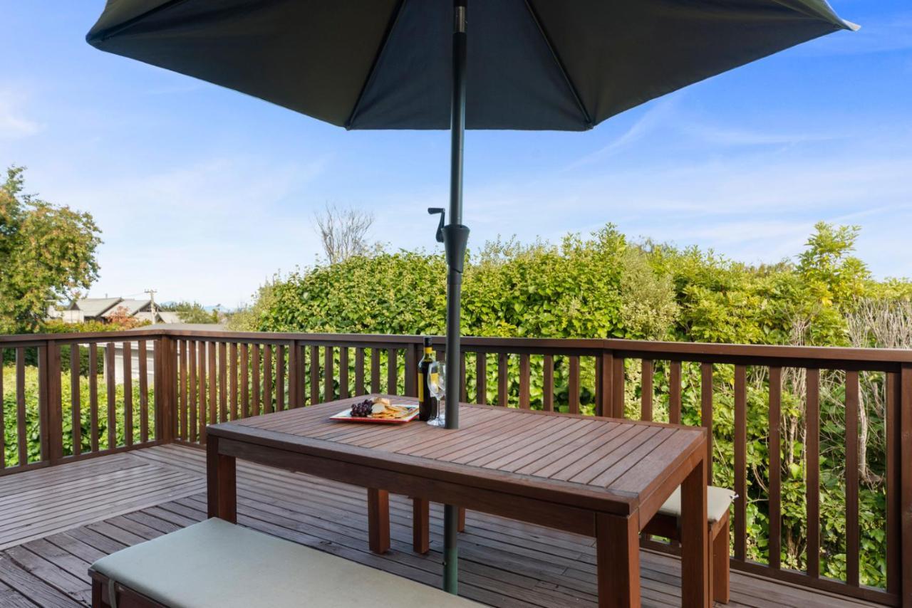 Rainbow Lake House - Lake Taupo Holiday Home Екстер'єр фото